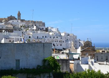 Il tuo matrimonio a Ostuni: ecco perché devi scegliere la città bianca