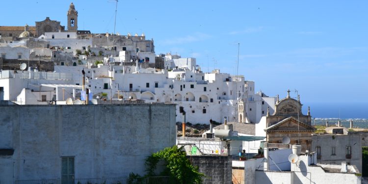 Il tuo matrimonio a Ostuni: ecco perché devi scegliere la città bianca