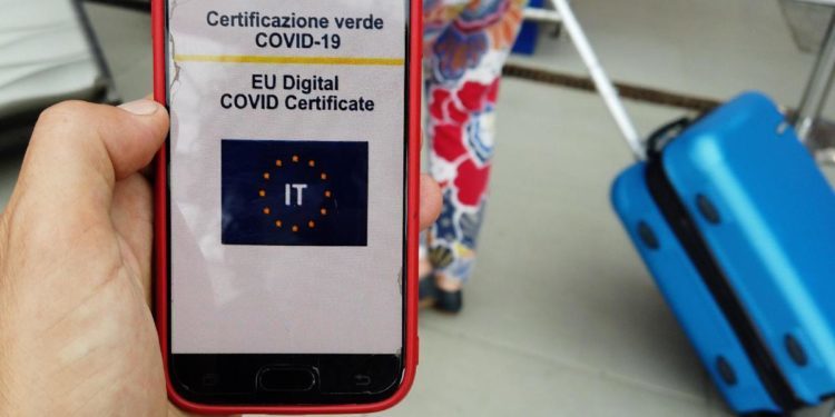 Si può viaggiare senza Green Pass europeo?