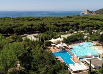 Vacanze 2022, italiani pronti a partire e scelgono soluzioni all’aria aperta