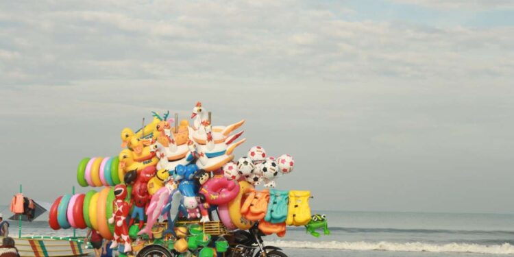 Le sanzioni previste se si acquista in spiaggia