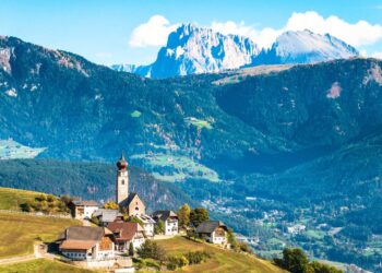 Dove andare in vacanza in montagna in Italia: Una guida ai parchi e alle località da non perdere