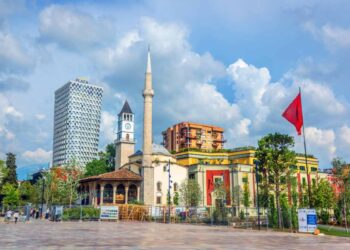 Tirana in primavera: principali attività