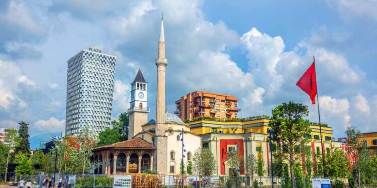 Tirana in primavera: principali attività