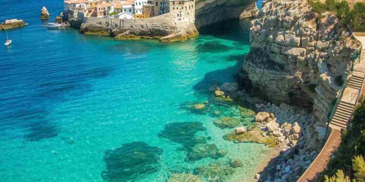 Puglia low cost: Il weekend perfetto tra borghi bianchi e sapore di mare