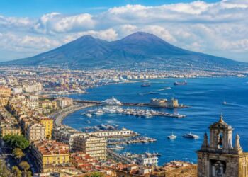 Napoli in un soffio: Guida alle meraviglie imperdibili tra arte, storia e passione